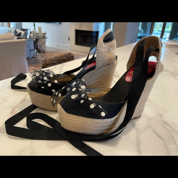 Shoes - Picture 3 of 6